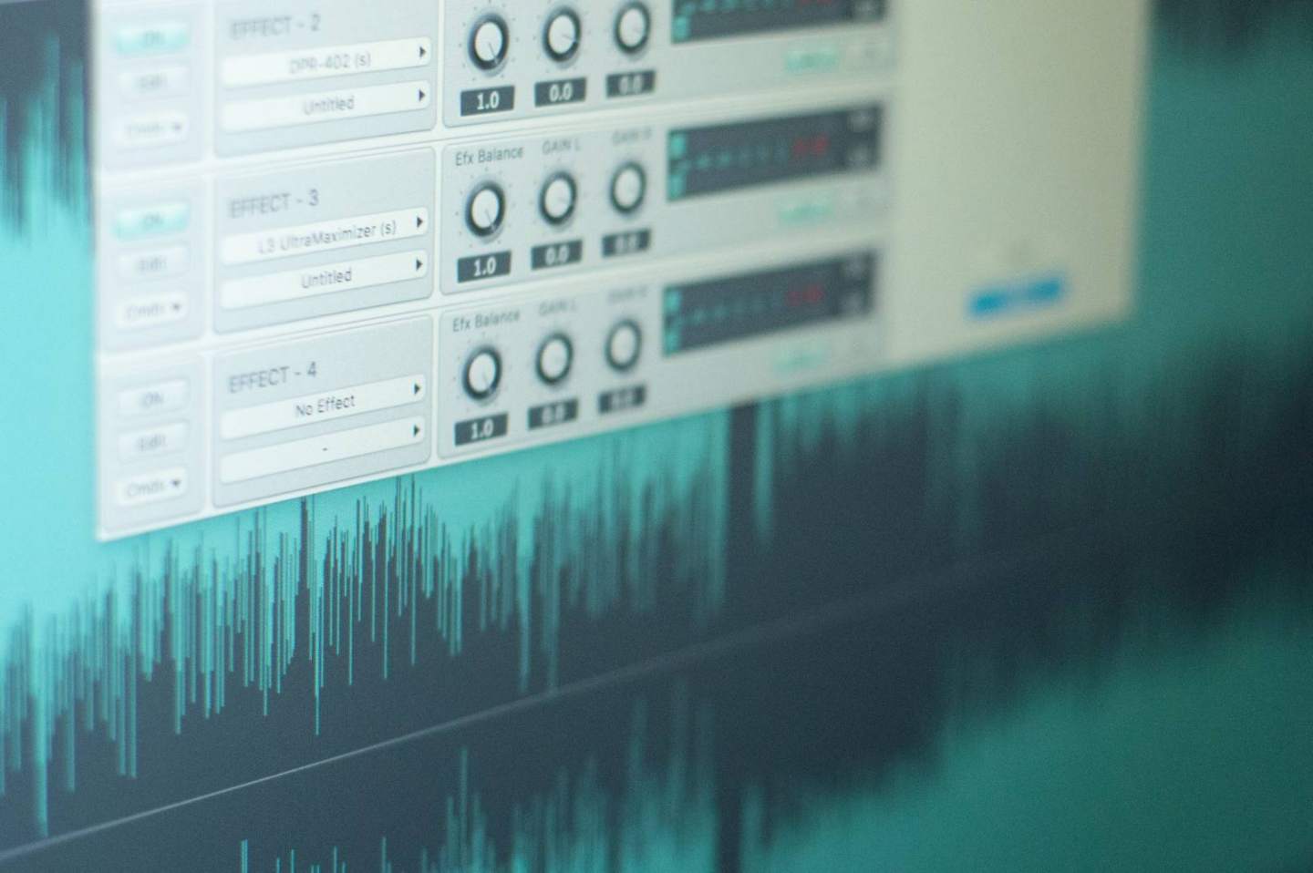 Mastering plug-in on screen with waveform